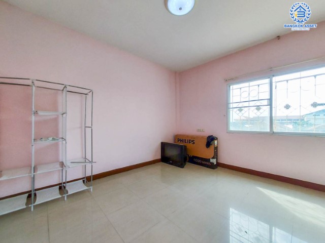 *****ทาวน์เฮ้าส์มืองสองย่านกรุงเทพมหานคร ม.เฟรชวิลล่า นวมินทร์ บนเนื้อที่ 20 ตร.ว. ฟังก์ชันเหมือนได้บ้านเดี่ยว 3 ห้องนอน 4 ห้องน้ำ 2 ที่จอดรถ บ้านสภาพสวย แถมฟรี! 1 เครื่องปรับอากาศ เดินทางสะดวก ทำเลเยี่ยม ใกล้แฟชั่นไอส์แลนด์ และรถไฟฟ้าสายสีชมพู "สถานีคู้บอน"